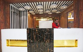 Hotel O Samrat